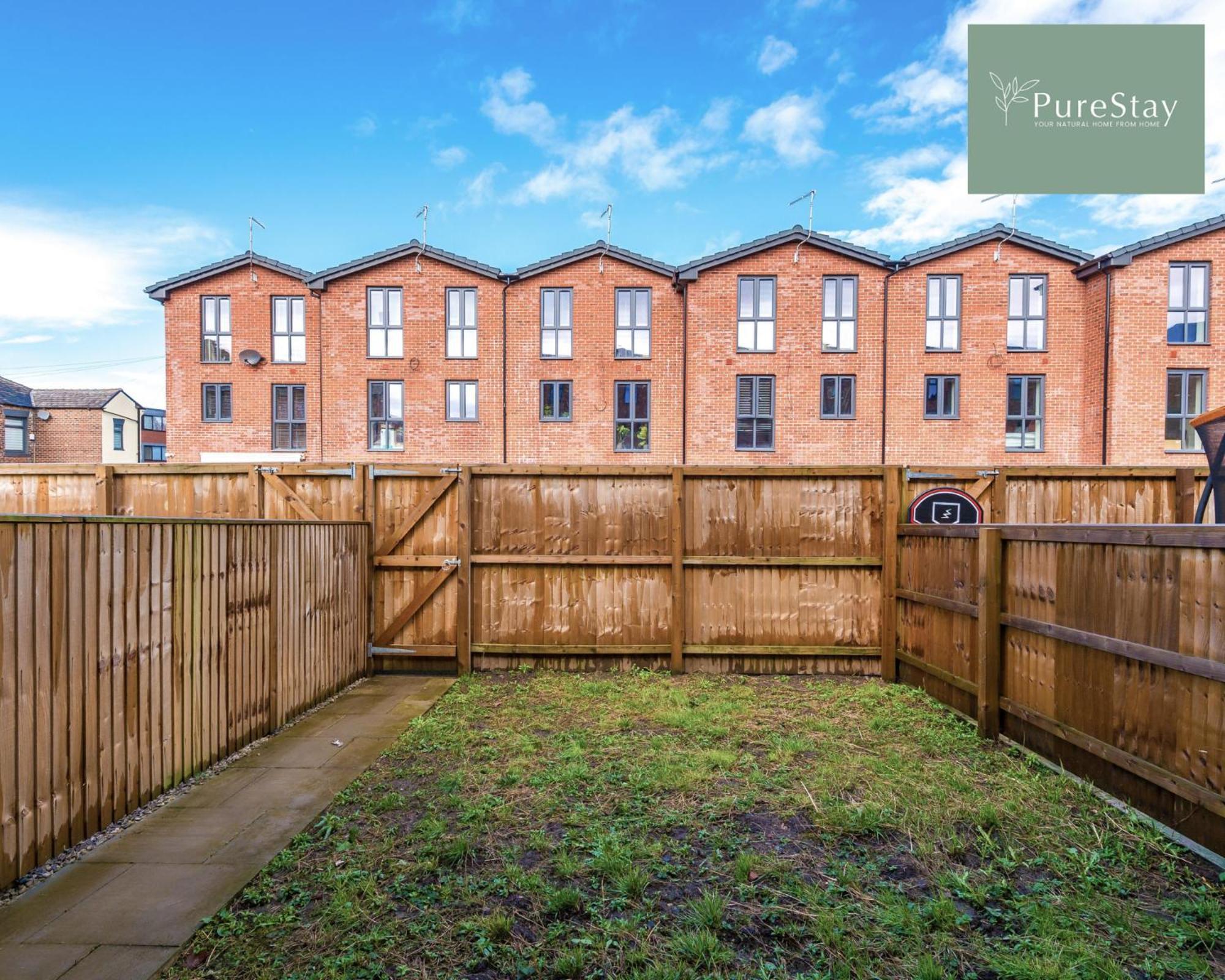 Stunning Five Bedroom Manchester House With Free Parking By Purestay Short Lets & Serviced Accommodation Buitenkant foto