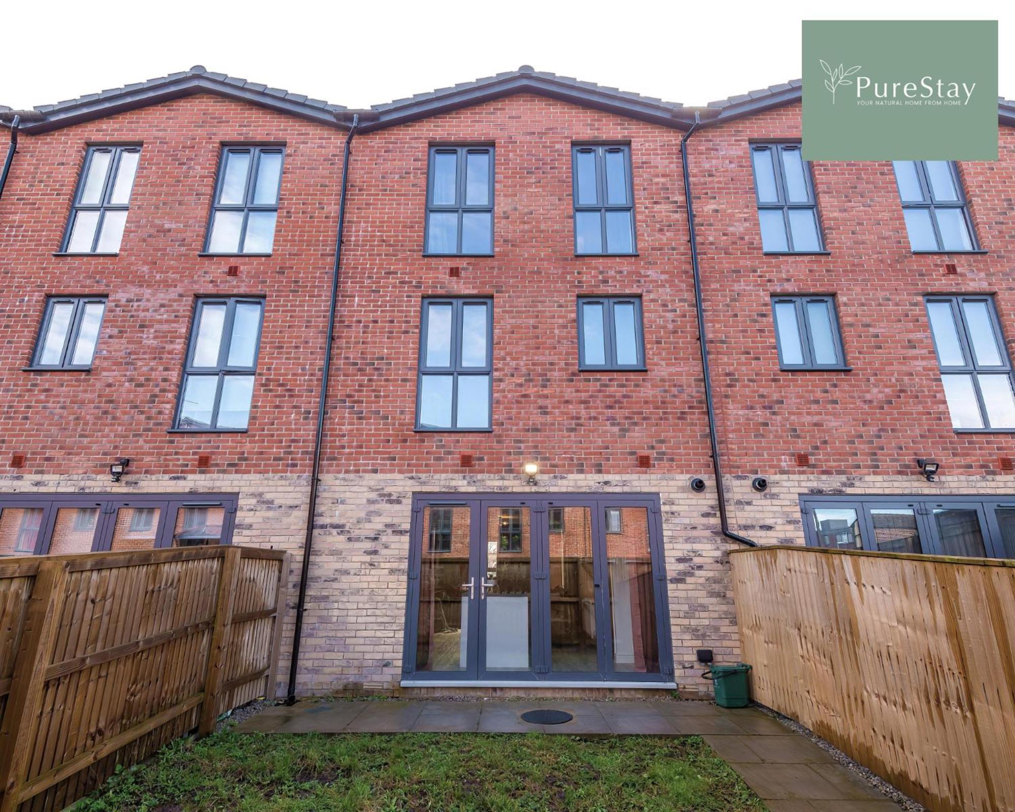 Stunning Five Bedroom Manchester House With Free Parking By Purestay Short Lets & Serviced Accommodation Buitenkant foto
