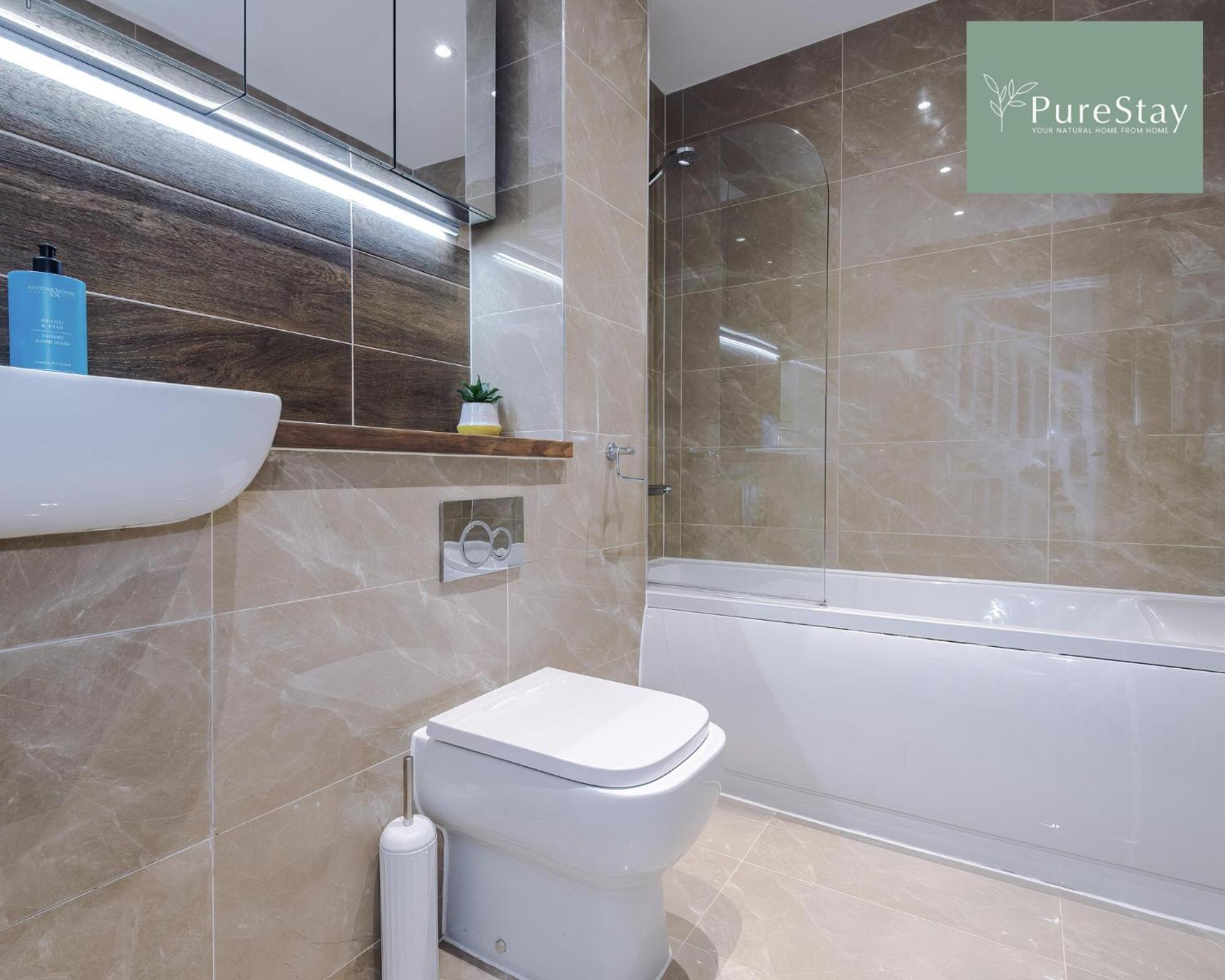 Stunning Five Bedroom Manchester House With Free Parking By Purestay Short Lets & Serviced Accommodation Buitenkant foto