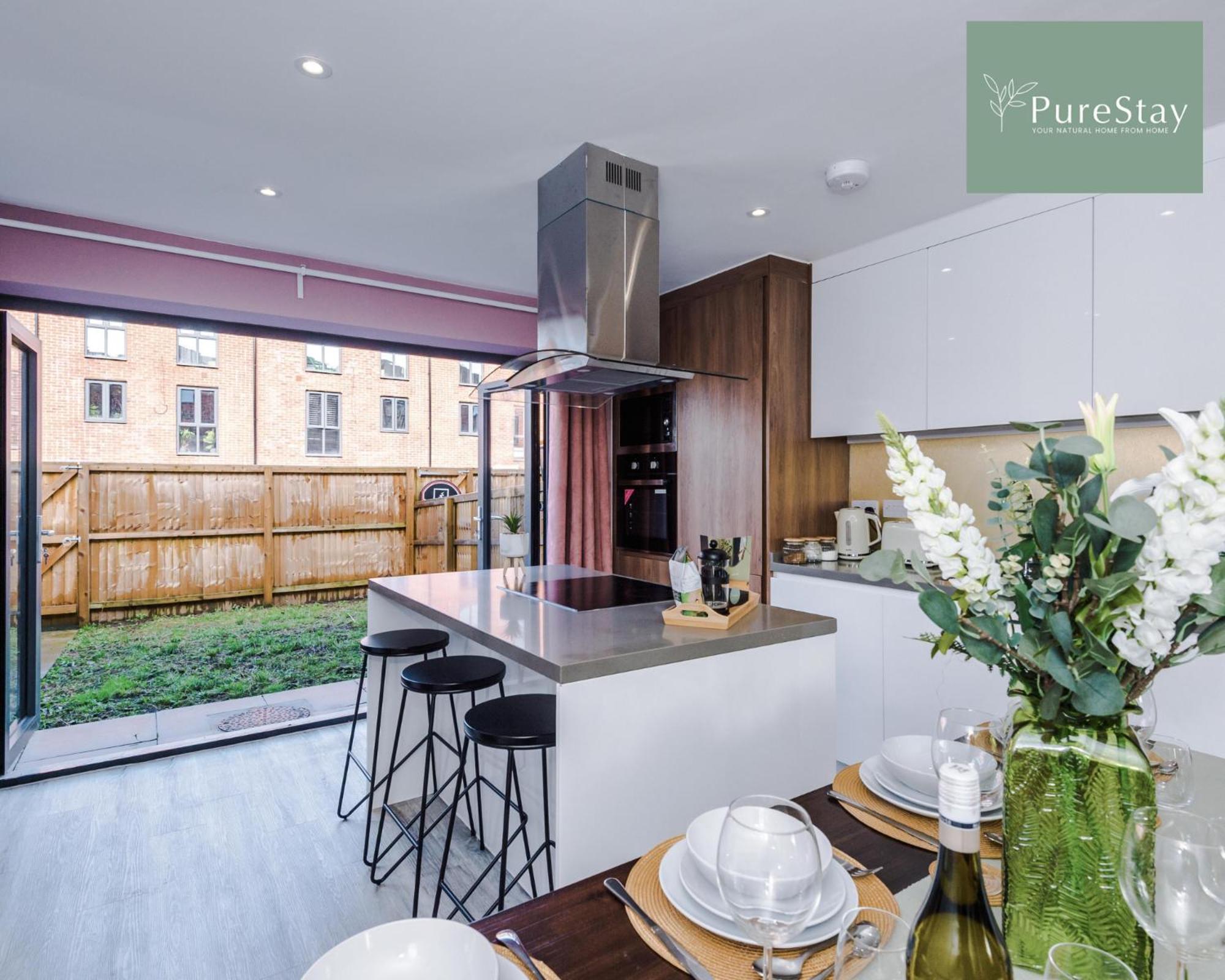 Stunning Five Bedroom Manchester House With Free Parking By Purestay Short Lets & Serviced Accommodation Buitenkant foto